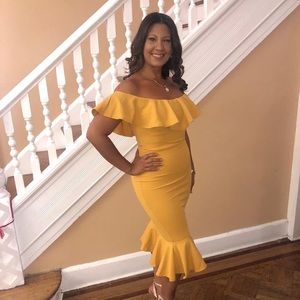 Off shoulders ruffle dress - Mustard color